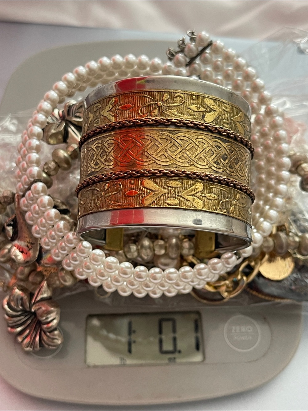 1 lb. Jewelry craft bundle in Jessica McClintock jewelry travel bag